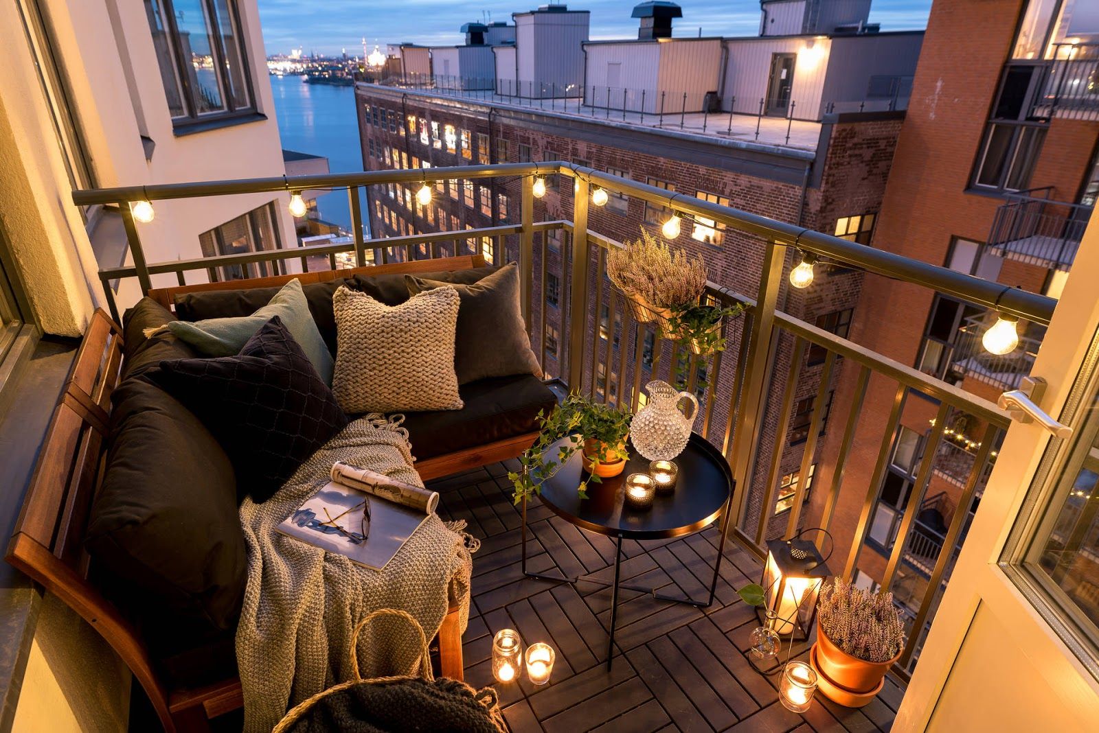 Adauga stralucire balconului tau cu ghirlandele luminoase