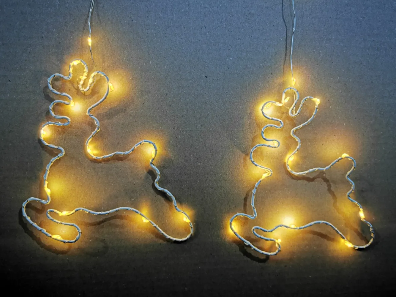 Ghirlanda Luminoasa Decorativa 1.8M cu Reni si miniLEDuri, Cablu Transparent, Lumina Calda, de Exterior