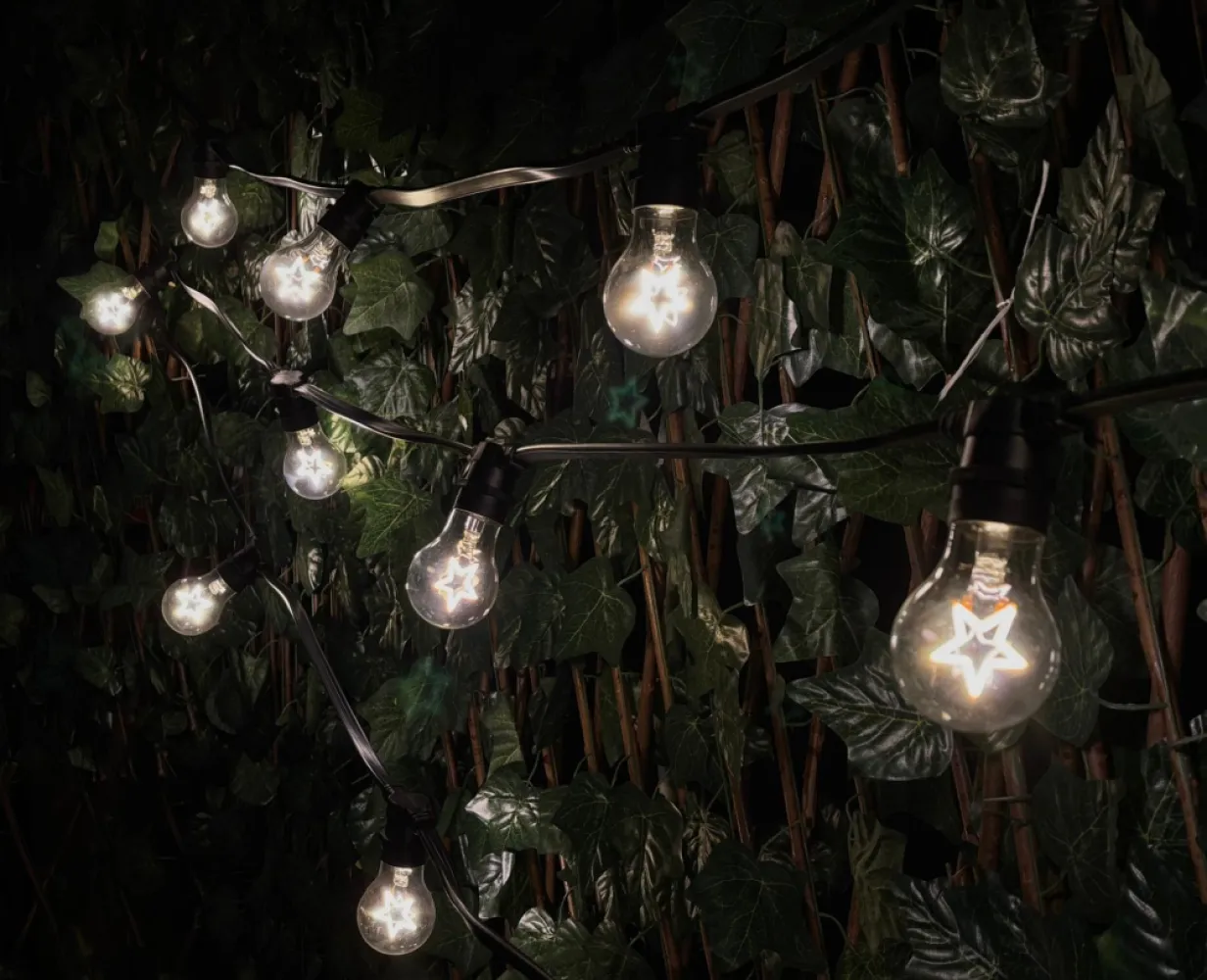 Ghirlandă Luminoasă 10M cu 20 Becuri Bec LED cu Filament Stea, 1.5W, din Sticla, E27, Dimabil, A60, Lumina Calda, de Exterior, Cablu Negru fără Pendul.