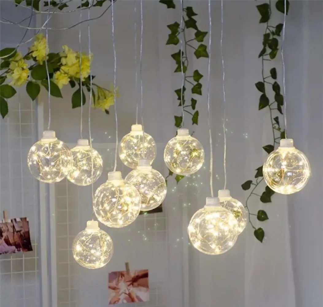 Ghirlanda Luminoasa Decorativa 2.5M cu 12 Globuri Mari Transparente si 138 miniLEDuri, Cablu Transparent, Lumina Calda, Conectabila 12.5M