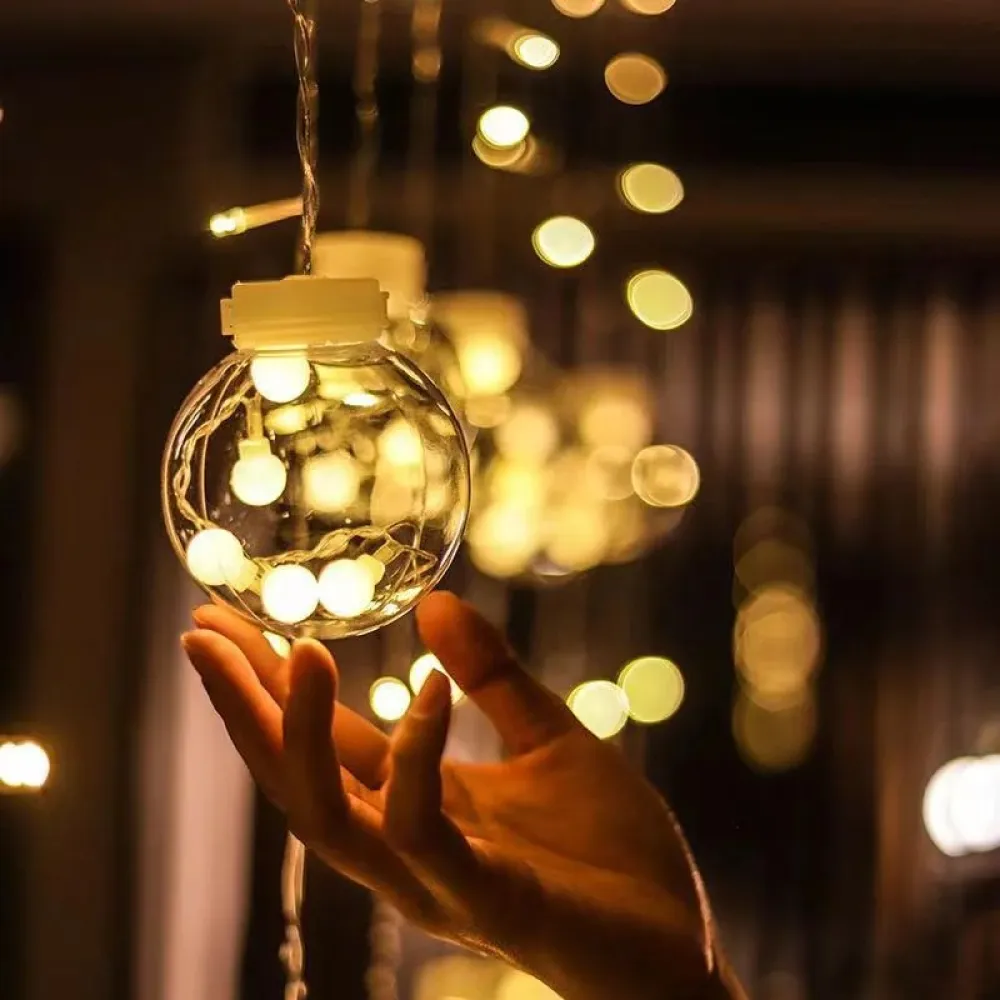 Ghirlanda Luminoasa Decorativa 2.5M cu 12 Globuri Mari Transparente si 108 LEDuri, Cablu Transparent, 8 Programe, Lumina Calda, Conectabila 12.5M