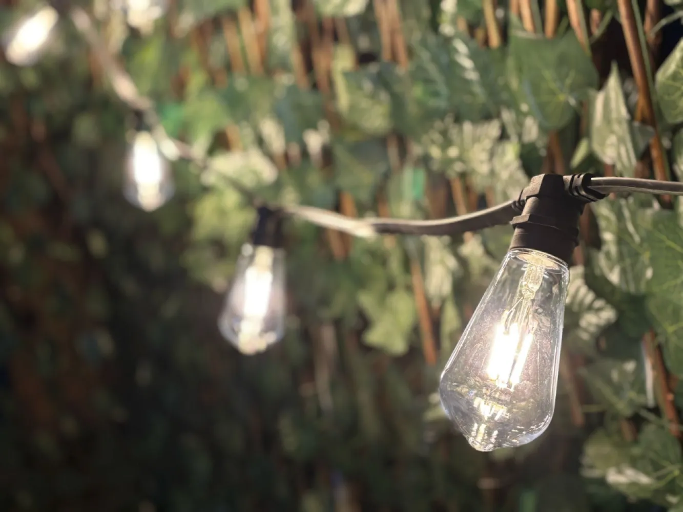 Ghirlandă Luminoasă Profesională cu Becuri Bec 4 LEDuri Filament, 4W, din Plastic, Dimabil, E27, ST64, Lumina Calda, de Exterior ST64 - Pară fără Pendul
