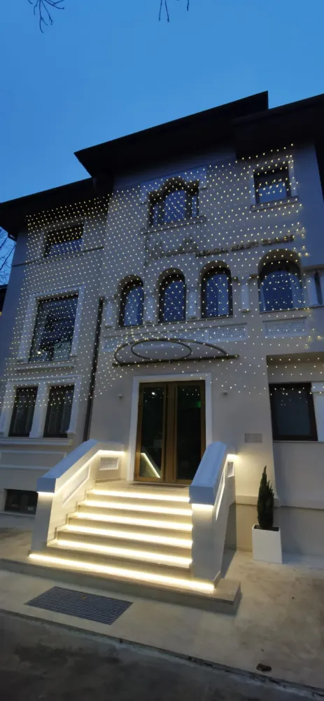 Plasa Luminoasă Decorativă 10M x 8M, 2000 LEDuri, Cablu Transparent, Lumină Caldă, de Exterior