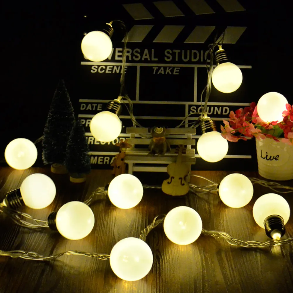 Ghirlanda Luminoasa Decorativa 5M cu 30 LEDuri Mate, Cablu Transparent, Lumina Calda