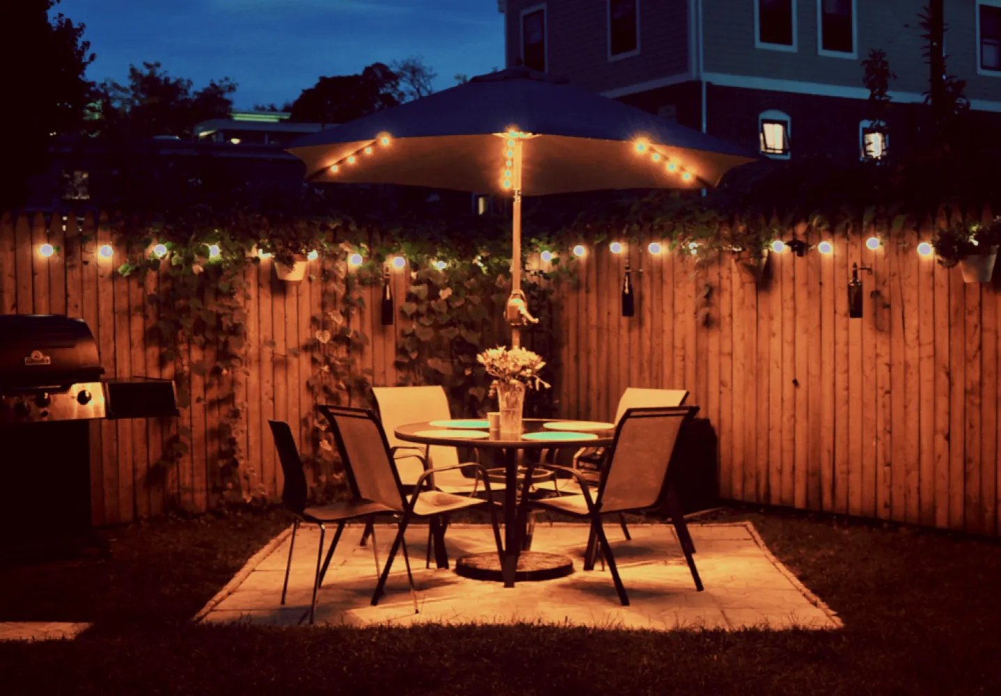 Ghirlanda Luminoasa 15M cu 15 Becuri LED, E27, 4W, Cablu Negru, Lumina Foarte Calda, Conectabila 225M, de Exterior