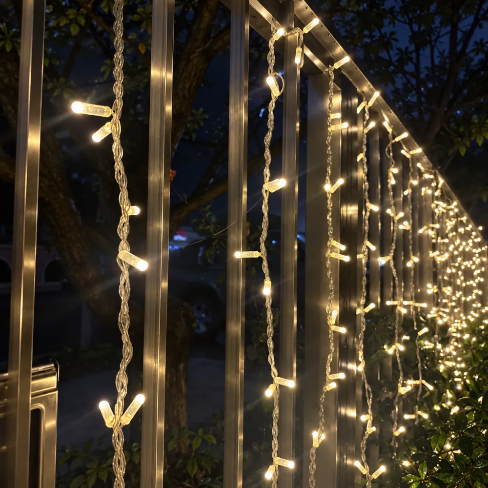 Perdea Luminoasa 3M x 3M, 300 LEDuri, Cablu Transparent, Lumina Foarte Calda, Conectabila 24M, de Exterior