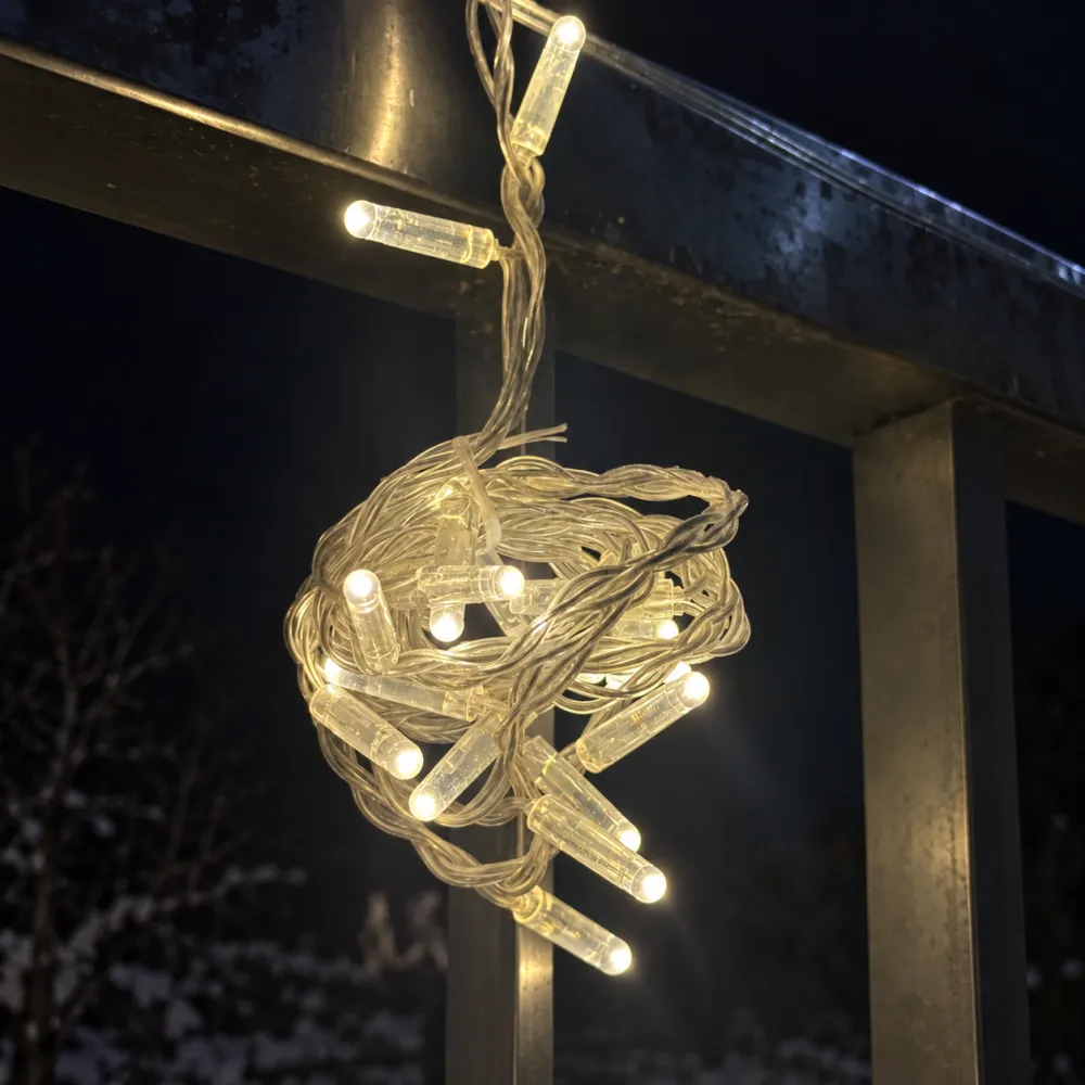 Perdea Luminoasa 3M x 3M, 300 LEDuri, Cablu Transparent, Lumina Foarte Calda, Conectabila 24M, de Exterior
