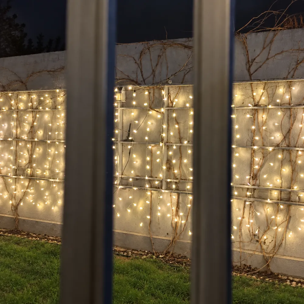 Perdea Luminoasa 3M x 3M, 300 LEDuri, Cablu Transparent, Lumina Foarte Calda, Conectabila 24M, de Exterior