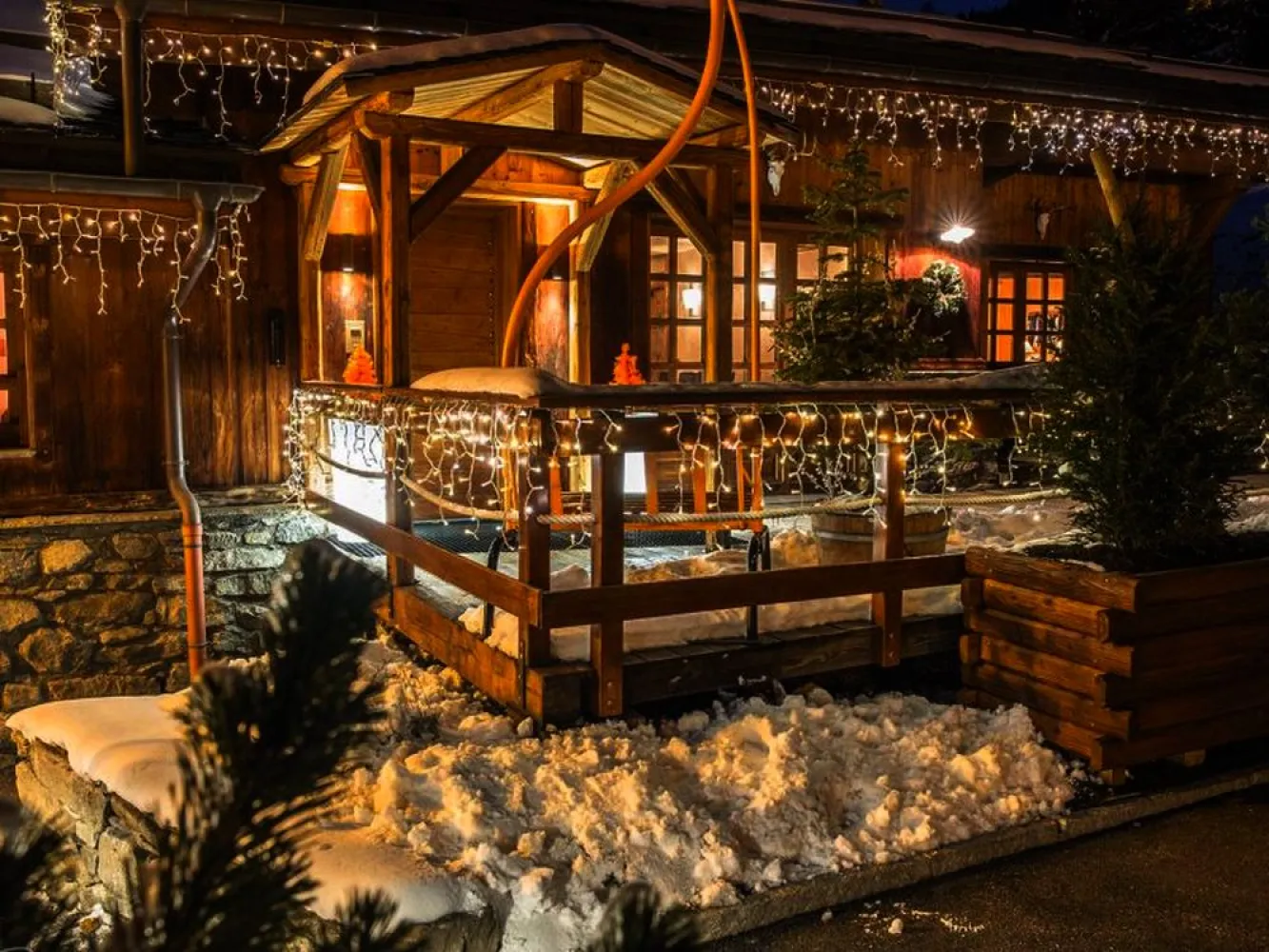 Perdea Luminoasa 4M x 0.3M, 0.4M, 0.5M, 120 LEDuri, Cablu Transparent, Lumina Calda, Conectabila 32M, de Exterior