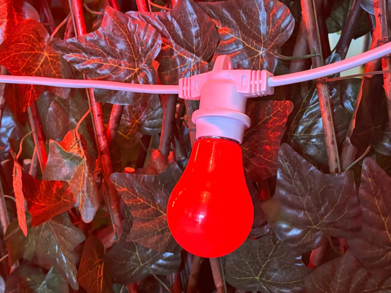 Bec LED Rosu, 3W, din Plastic, Dimabil, E27, A60, Lumina Calda, de Exterior