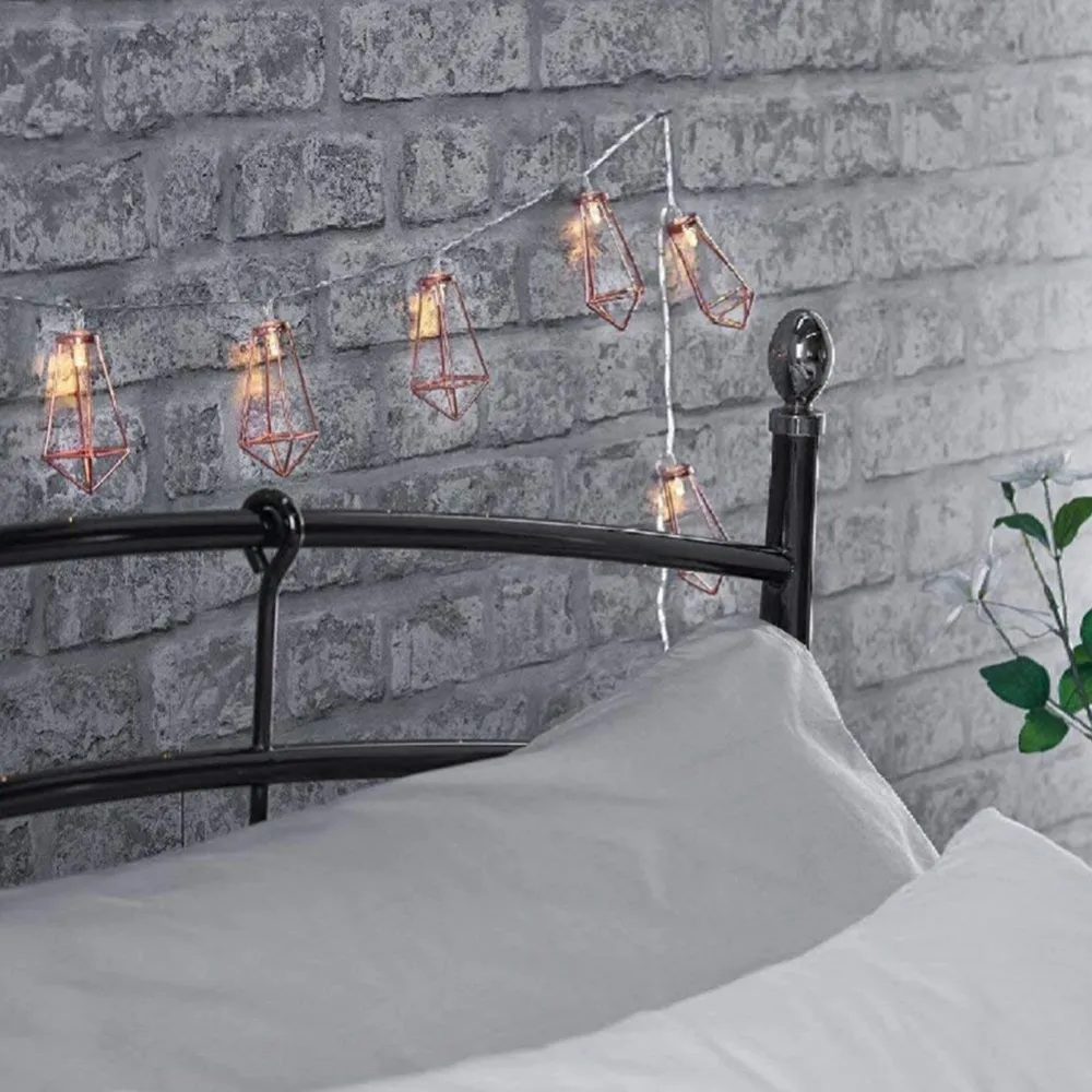 Ghirlanda Luminoasa Decorativa 4M cu 20 Forme Geometrice Aramii cu LED, Lumina Calda, cu Baterii