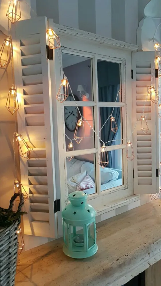 Ghirlanda Luminoasa Decorativa 4M cu 20 Forme Geometrice Aramii cu LED, Lumina Calda, cu Baterii
