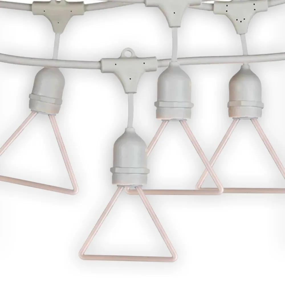 Ghirlandă Luminoasă 100M cu 200 Becuri Bec LED cu Efect Neon 4W, din Plastic, Dimabil, E27, Triunghi, Lumina Foarte Calda, de Exterior, Cablu Alb fără Pendul.