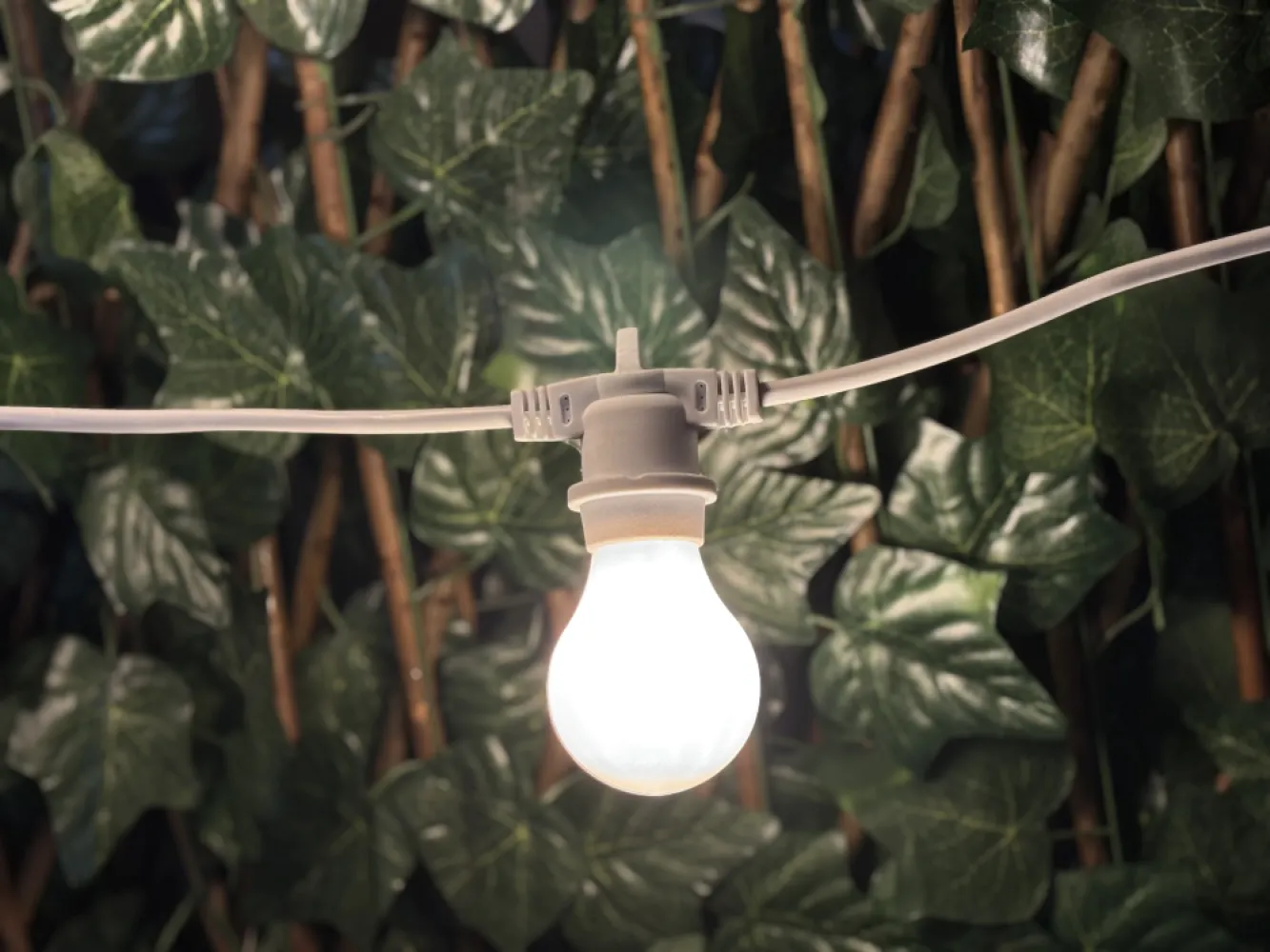 Bec LED Alb Mat, 3W, din Plastic, Dimabil, E27, A60, Lumina Naturala, de Exterior