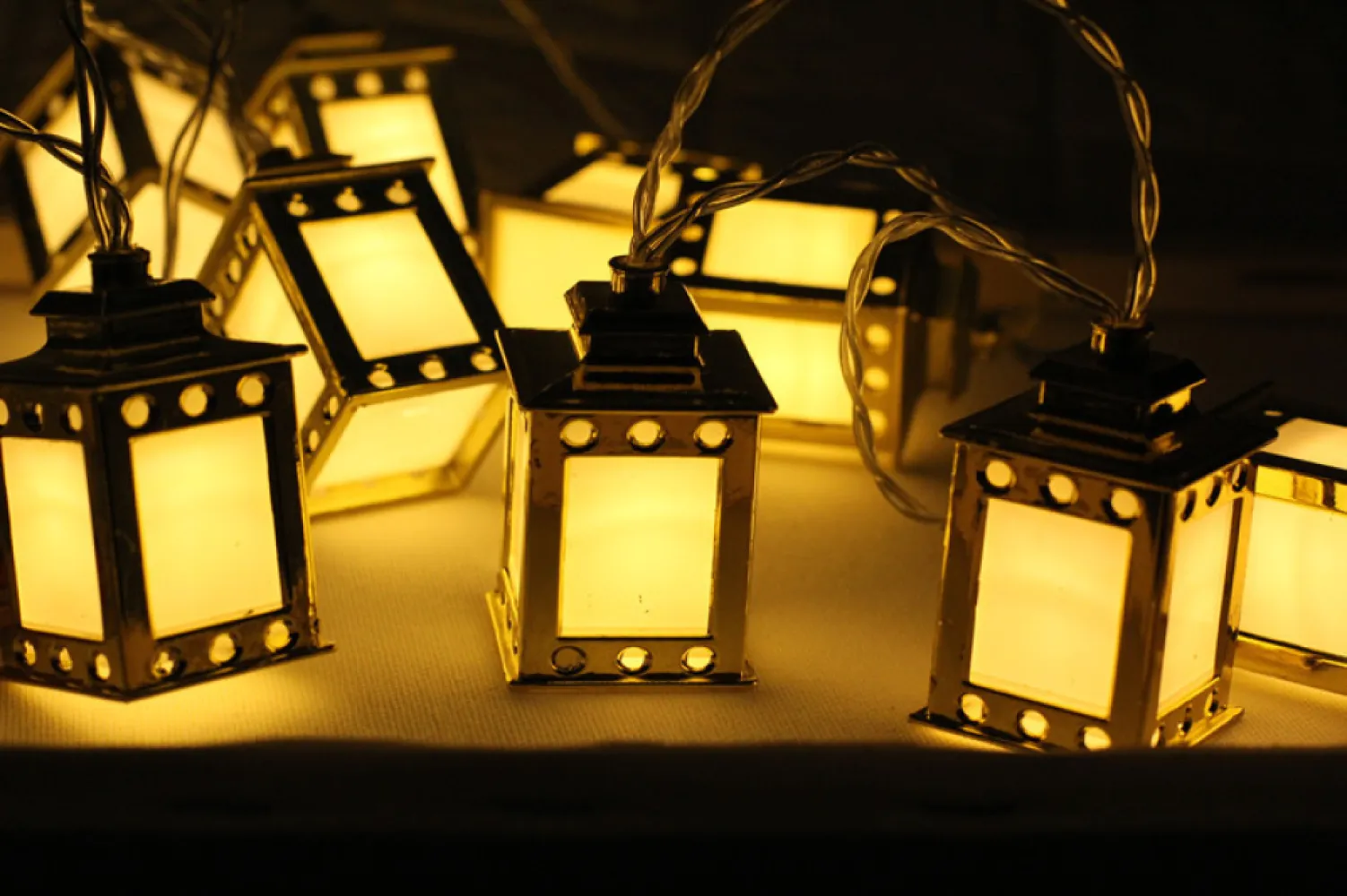 Ghirlanda Luminoasa Solara 4M cu 10 Felinare, Lumina Calda, de Exterior