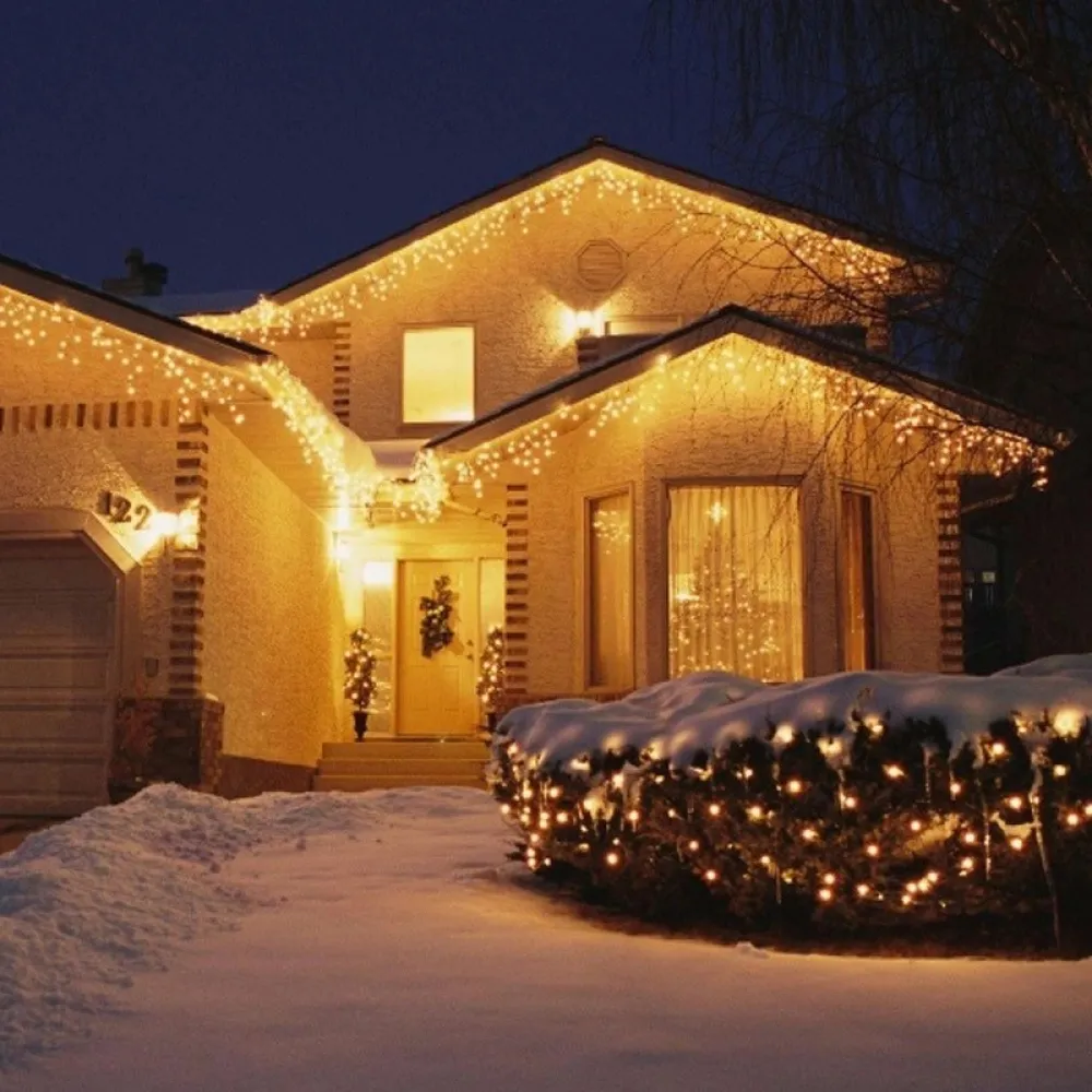 Perdea Luminoasa 4M x 0.6M, 144 LEDuri, Cablu Transparent, Lumina Calda, cu Transformator, Conectabila 36M, de Exterior