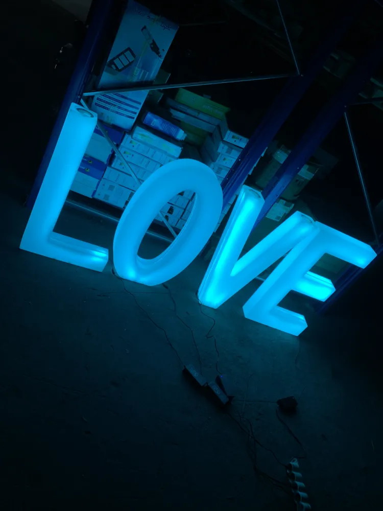 Litere Volumetrice Luminoase LOVE RGB 81cm cu Telecomanda
