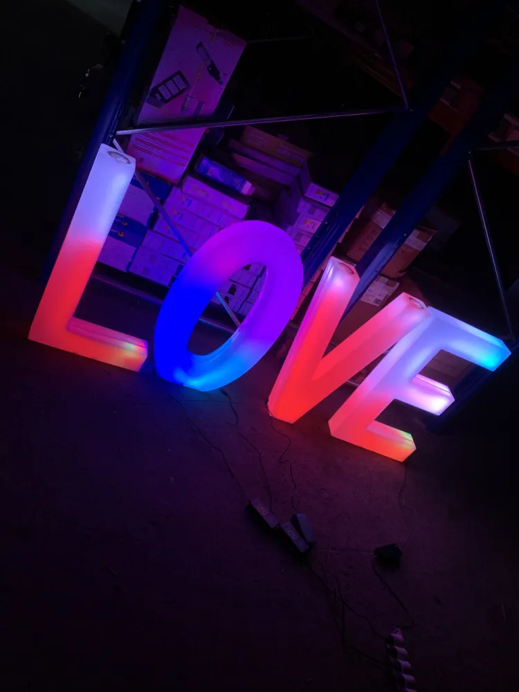 Litere Volumetrice Luminoase LOVE RGB 81cm cu Telecomanda