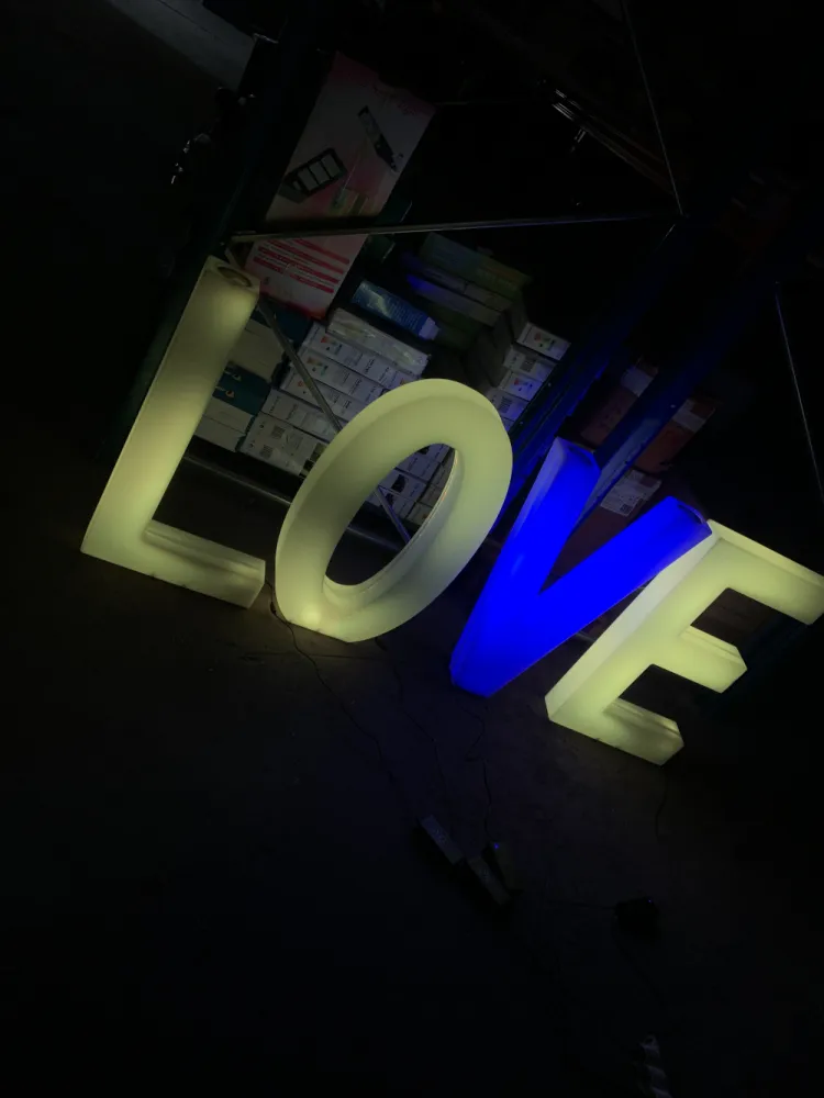 Litere Volumetrice Luminoase LOVE RGB 81cm cu Telecomanda