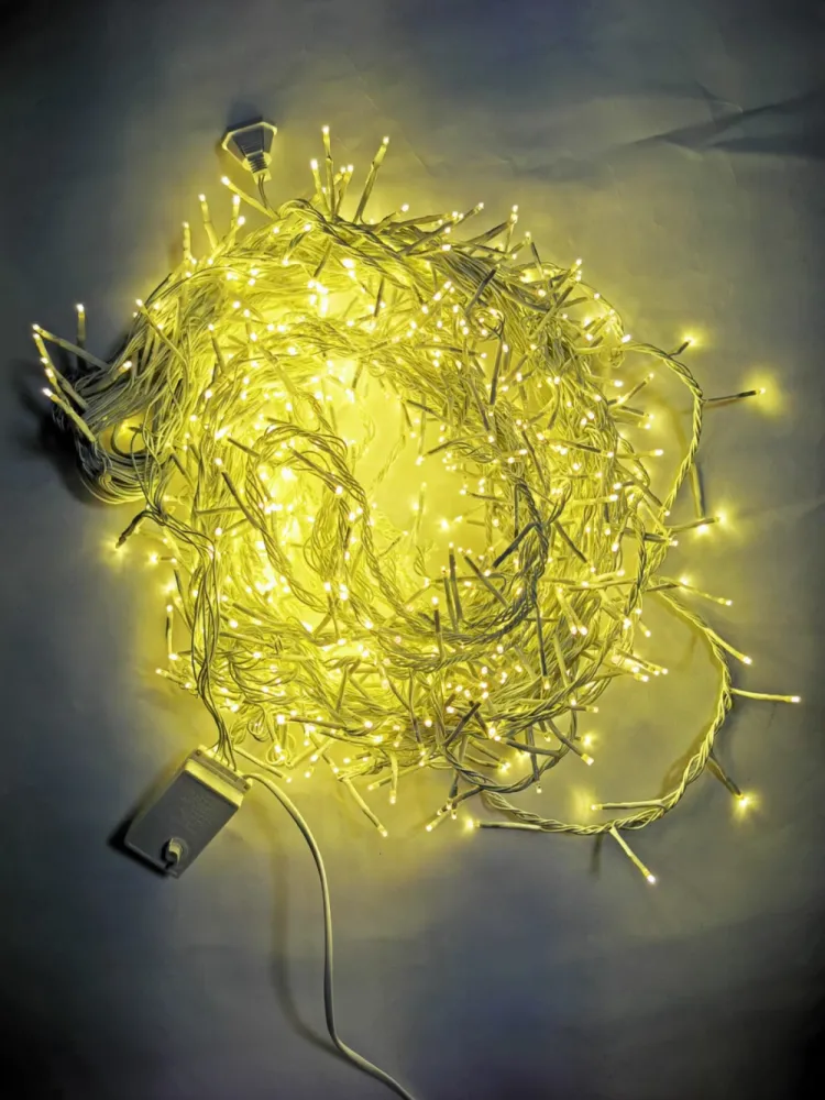 Perdea Luminoasa 3M X 3M, 1200 LEDuri, Cablu Alb, 8 Programe, Lumina Calda, Conectabila 12M, de Exterior