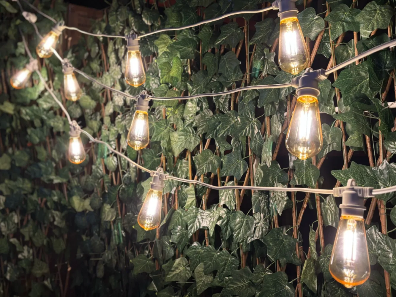 Ghirlandă Luminoasă 90M cu 144 Becuri Bec Mare LED ST64, din Plastic, E27, 4W, Lumina Foarte Calda, de Exterior