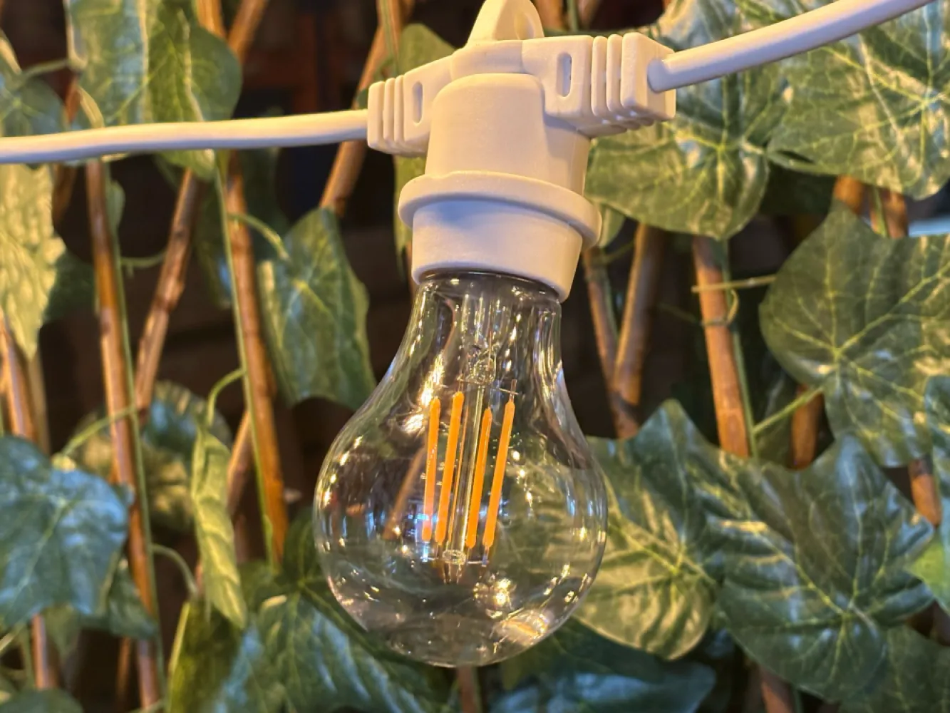 Ghirlandă Luminoasă 110M cu 220 Becuri Bec 4 LEDuri Filament, 4W, din Plastic, E27, A60, Lumina Foarte Calda, de Exterior, Cablu N/A.